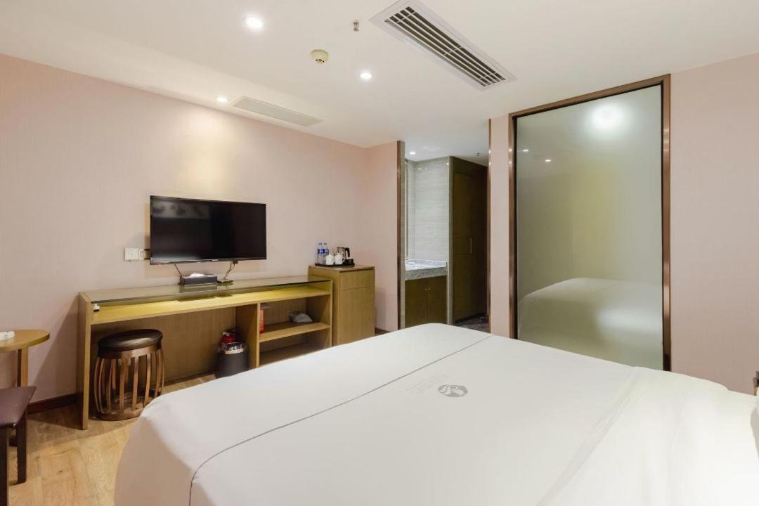 Lnsail Hotel Shenzhen Luohu Port Railway Station Dış mekan fotoğraf