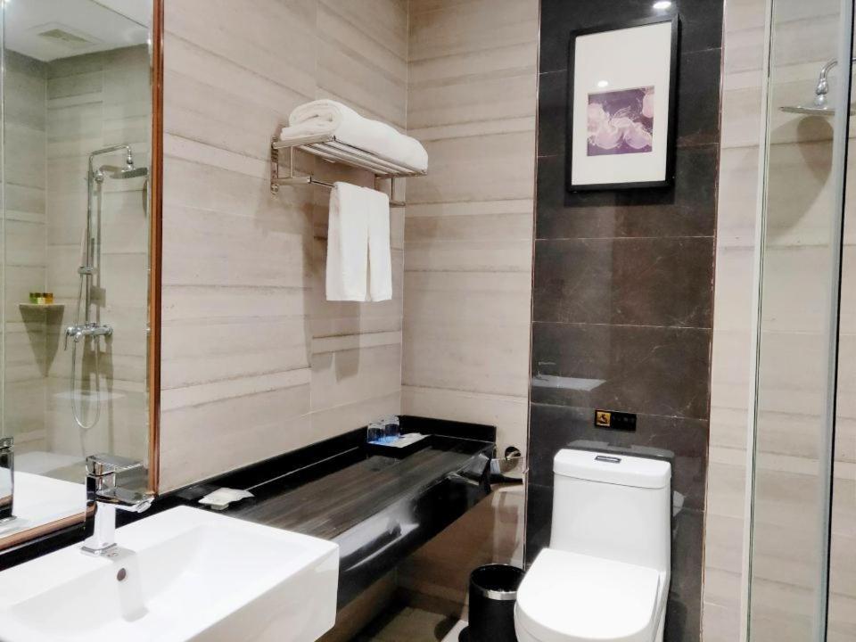 Lnsail Hotel Shenzhen Luohu Port Railway Station Dış mekan fotoğraf