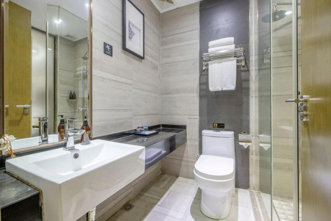 Lnsail Hotel Shenzhen Luohu Port Railway Station Dış mekan fotoğraf