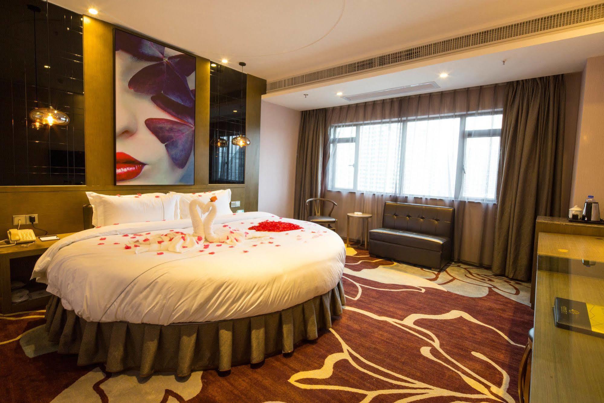 Lnsail Hotel Shenzhen Luohu Port Railway Station Dış mekan fotoğraf