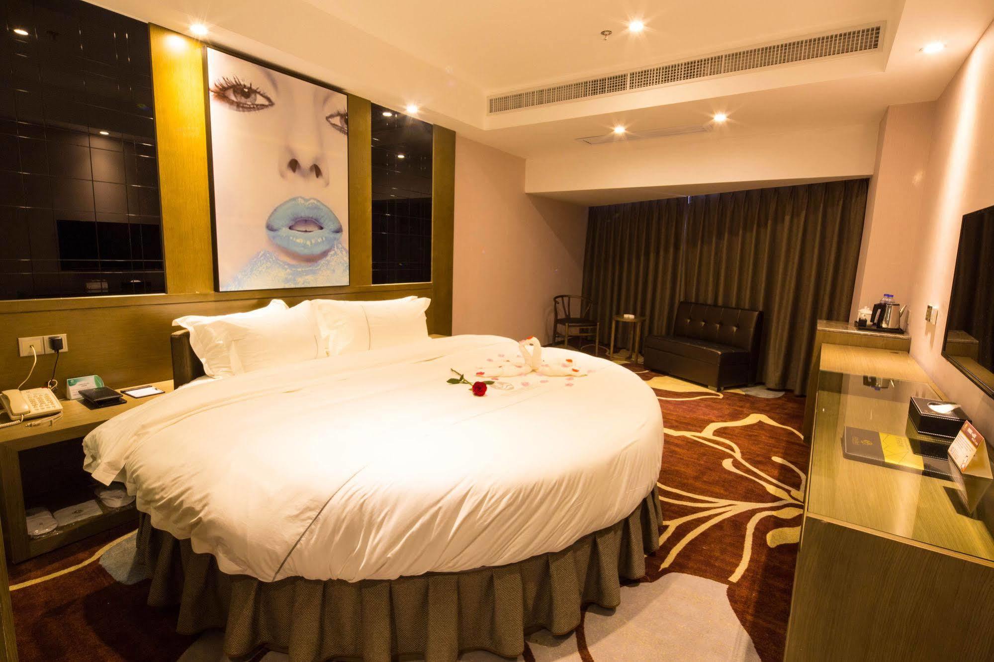 Lnsail Hotel Shenzhen Luohu Port Railway Station Dış mekan fotoğraf