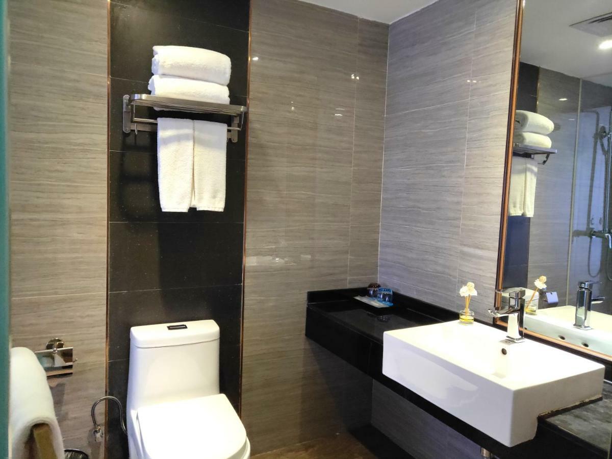Lnsail Hotel Shenzhen Luohu Port Railway Station Dış mekan fotoğraf